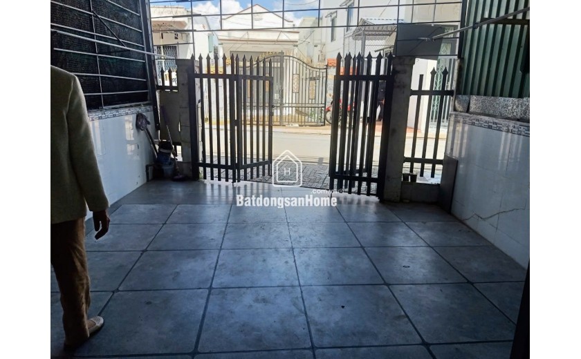 86. nhà 5 triệu mới đẹp 2PN có sân đậu ô tô gần cầu Bà Bộ thuận lợi cho việc kinh doanh