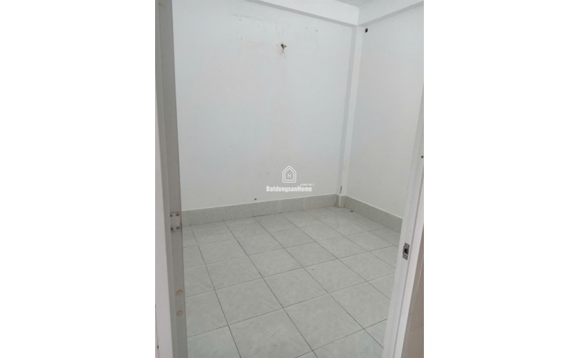 86. nhà 5 triệu mới đẹp 2PN có sân đậu ô tô gần cầu Bà Bộ thuận lợi cho việc kinh doanh