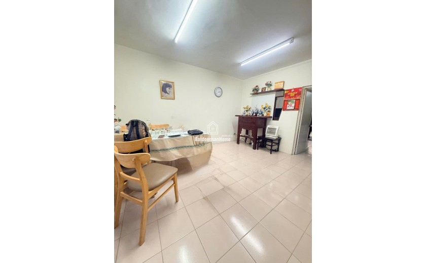 Căn tập thể nhà B2 Tập thể Vĩnh HỒ,  Đống Đa Giá 4.2 tỷ