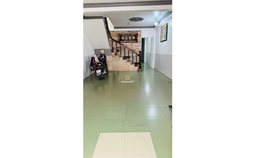 Tân Phú - Giáp Tân Bình - Hẻm Xe Hơi Đỗ Cửa - Không Quy Hoạch - 79M - 4PN - Nhỉnh 8 Tỷ