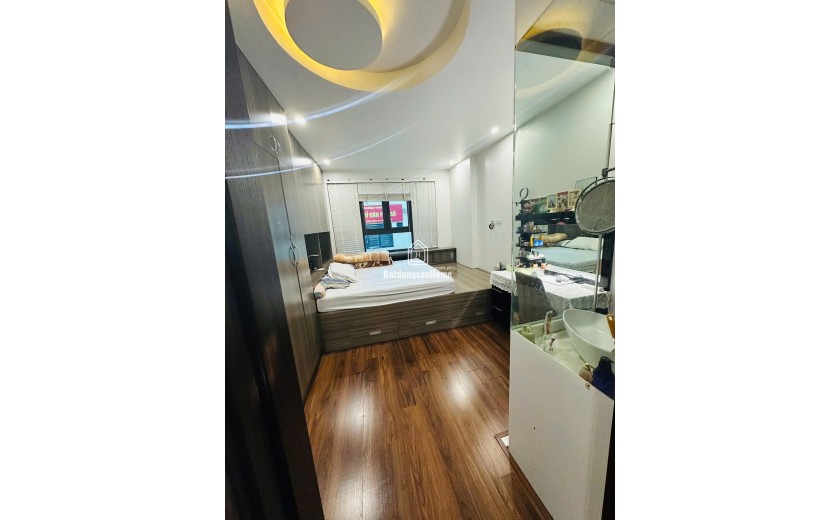 PL  HOÀNG VĂN THÁI – NHÀ ĐẸP Ở NGAY  – GARA 43M2 5 TẦNG GIÁ 18 TỶ