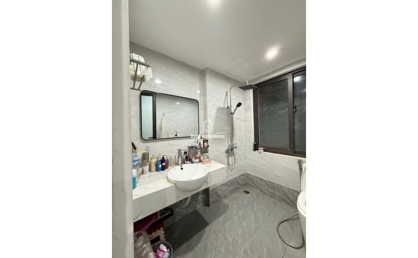 ĐÔNG TÁC NHÀ MỚI ĐẸP 6 TẦNG GẦN OTO 40m2 6 tầng mặt tiền 4.9m Giá 13.2 tỷ