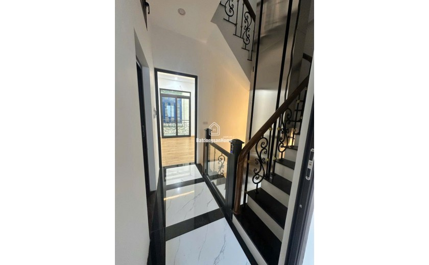 PHẠM VĂN ĐỒNG - 5 TẦNG THANG MÁY - NGÕ RỘNG 37m2 mặt tiền 4.3m Giá 10 tỷ