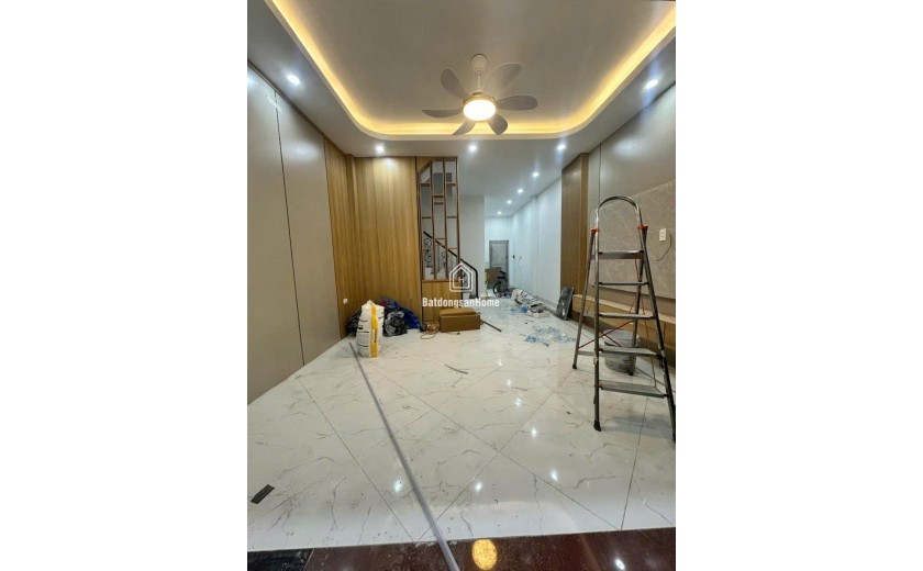 PHẠM VĂN ĐỒNG - 5 TẦNG THANG MÁY - NGÕ RỘNG 37m2 mặt tiền 4.3m Giá 10 tỷ