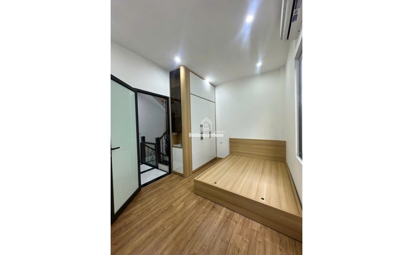 PHẠM VĂN ĐỒNG - 5 TẦNG THANG MÁY - NGÕ RỘNG 37m2 mặt tiền 4.3m Giá 10 tỷ