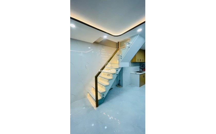 CMT8 - Quận 10 - Nhà mới ở ngay - 2 tầng - Kế hẻm ô tô - 3.1 tỷ