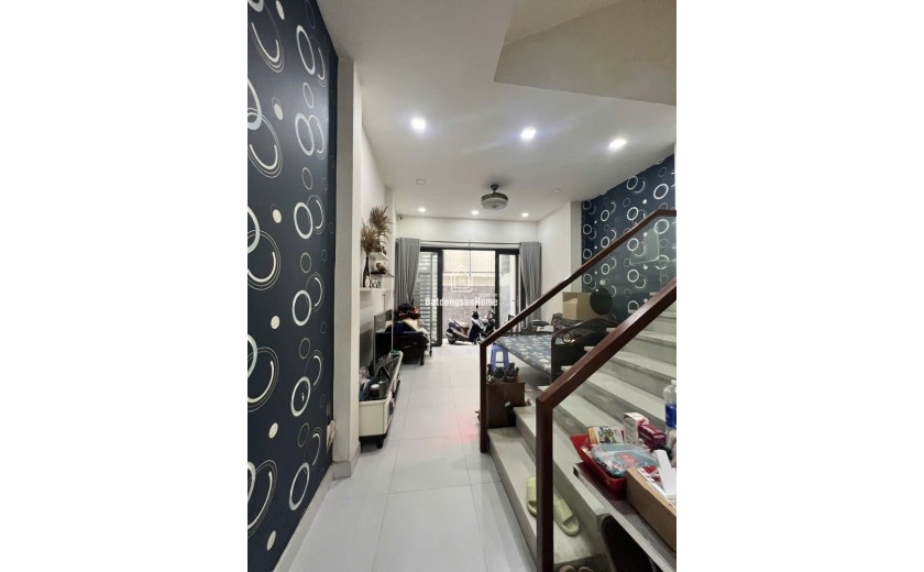 Quận 10 - Nguyễn Duy Dương - Sát Mặt tiền - 56m2 - 4 tầng - 8.8 tỷ