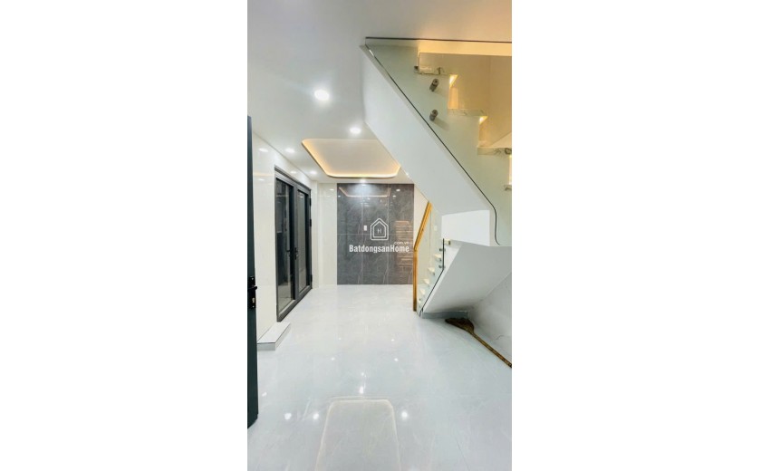 CMT8 - Quận 10 - Nhà mới ở ngay - 2 tầng - Kế hẻm ô tô - 3.1 tỷ
