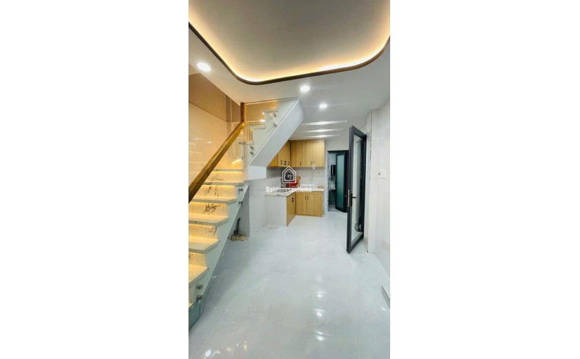 CMT8 - Quận 10 - Nhà mới ở ngay - 2 tầng - Kế hẻm ô tô - 3.1 tỷ