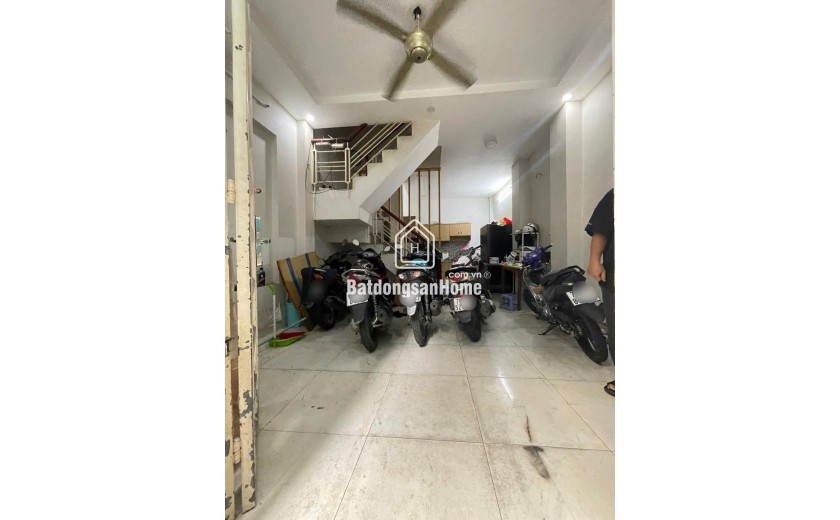 Giá: 5.7 tỷ Còn TL -Nhà 4 Tầng 4 Pn Hẻm Thông 20m Ra mặt Tiền Nguyễn Tiểu La Quận 10