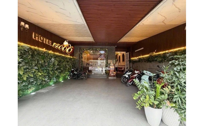 KHÁCH SẠN CAO CẤP - 38 tỷ TL - DÒNG TIỀN 2,2 tỷ/năm - 2 MẶT TIỀN TRƯỚC SAU