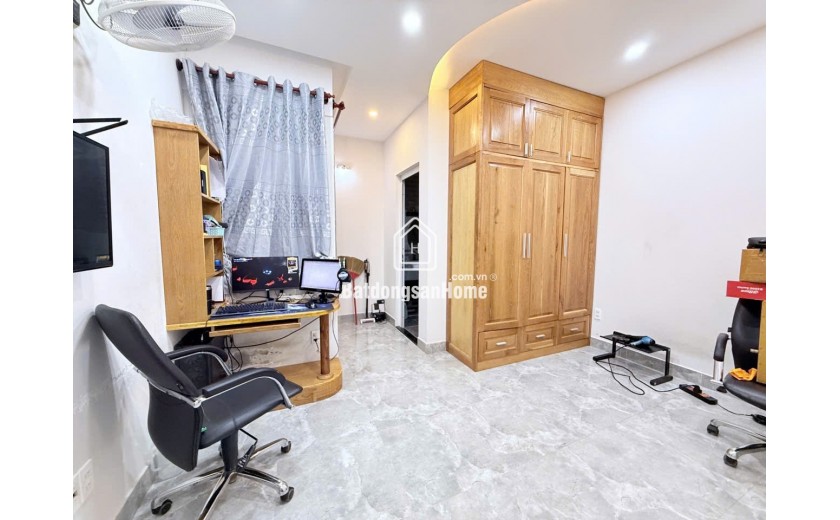 Sát Mặt tiền - CMT8 - Quận 10 -  4 tầng - 53m2 - hoàn công - 11.8 Tỷ