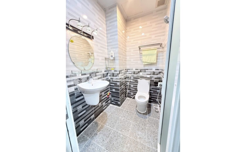 Sát Mặt tiền - CMT8 - Quận 10 -  4 tầng - 53m2 - hoàn công - 11.8 Tỷ