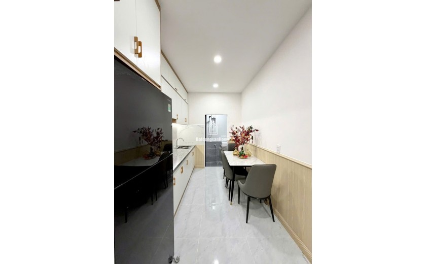 Sát mặt tiền - Nguyễn Thượng Hiền - Quận 3 - 3 tầng - 25m2 - 5,2 tỷ