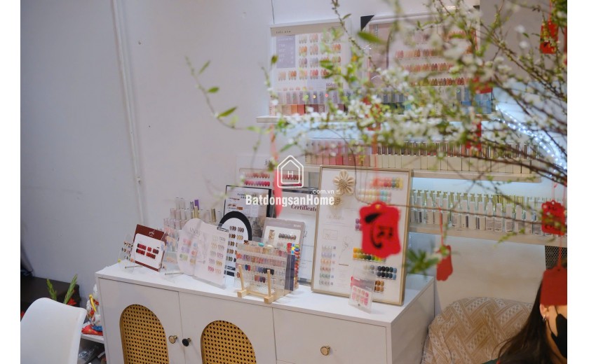 Do bầu bí không tuyển được nhân viên nên mình cần sang nhượng quán nail mi gội