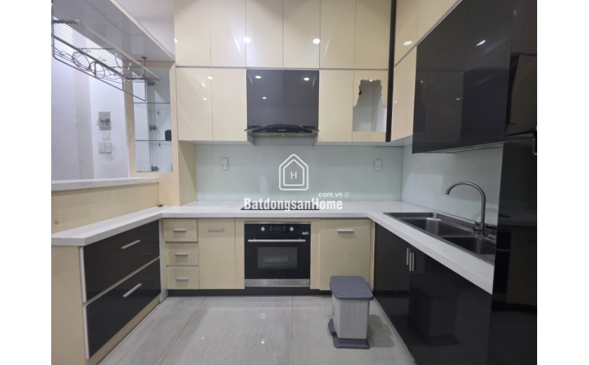 Bán nhà mặt phố đường số 28, Phường Cát Lái, Q2, TP HCM. DT 76m2, 4 tầng, SH. Giá 10.59  tỷ.