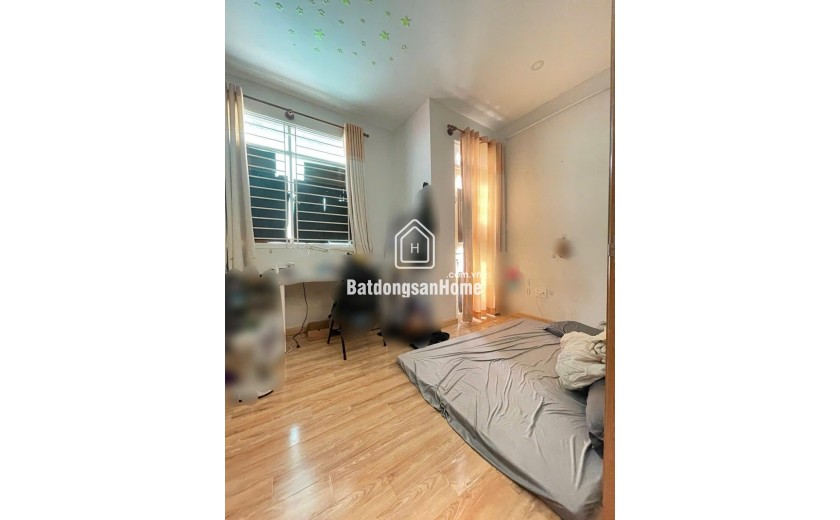 Giá: 5.7 tỷ Còn TL -Nhà 4 Tầng 4 Pn Hẻm Thông 20m Ra mặt Tiền Nguyễn Tiểu La Quận 10