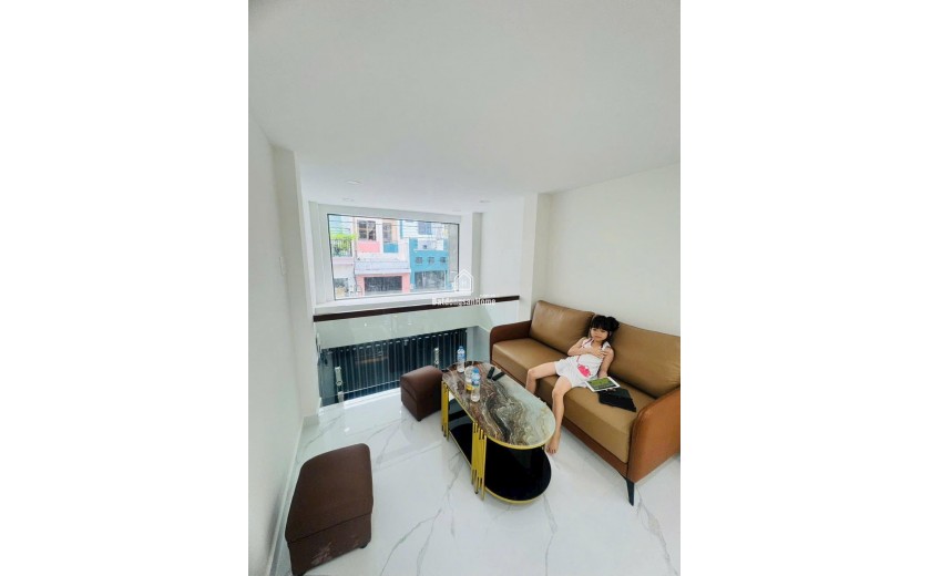 Xíu 10 Tỷ_NHÀ MỚI K,EENG mặt tiền ngay NHẬT TẢO–NGUYỄN TRI PHƯƠNG 4Tầng ST 5Pn