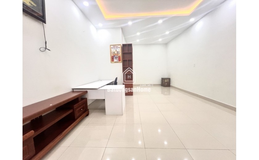 Bán nhà mặt phố đường số 4, Phường Linh Xuân, TP HCM. DT 140m2, 3 tầng, giá  8.85 tỷ.