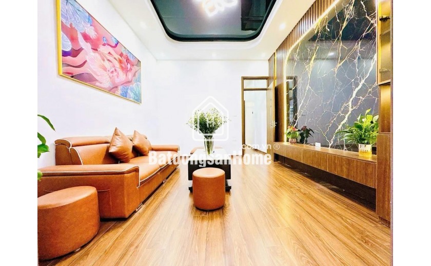 Nhà hiếm  Xuân Đỉnh –gần trường cấp 1,2,3 Xuân Đỉnh –gần phố 42M 5tầng 9.7 TỶ