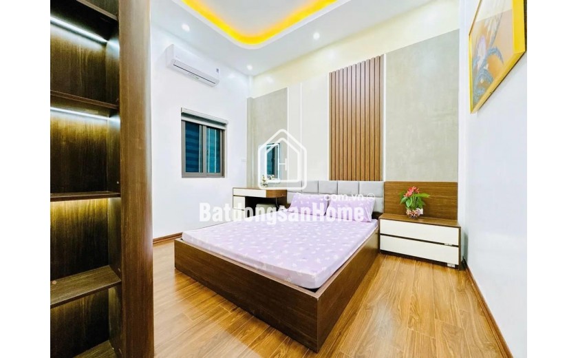 Nhà hiếm  Xuân Đỉnh –gần trường cấp 1,2,3 Xuân Đỉnh –gần phố 42M 5tầng 9.7 TỶ