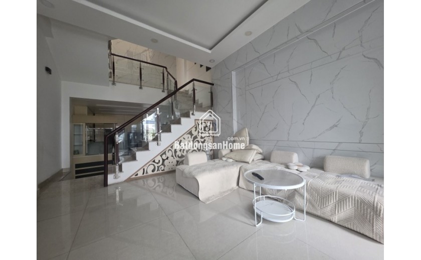 Bán nhà mặt phố đường số 28, Phường Cát Lái, Q2, TP HCM. DT 76m2, 4 tầng, SH. Giá 10.59  tỷ.