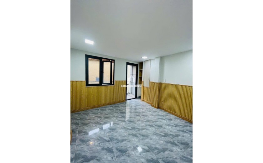 NHỈNH 5 TỶ- NHÀ HẺM BA GÁC – Ngay Cầu NGUYỄN VĂN CỬ 3 Tầng BTCT (4.4x11m) Giao Nhà Ngay.