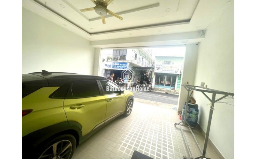 Bán nhà mặt phố đường số 4, Phường Linh Xuân, TP HCM. DT 140m2, 3 tầng, giá  8.85 tỷ.