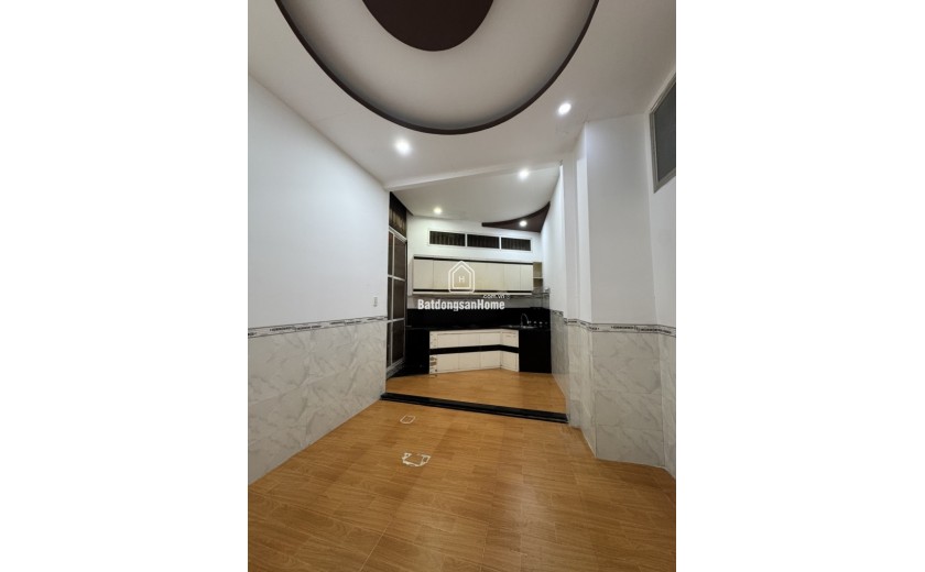 Bán nhà hẻm đường số 9, Trường Thọ,Thủ Đức, TP HCM. DT 80m2, cấp 4, SHR . Giá 5,05 tỷ.