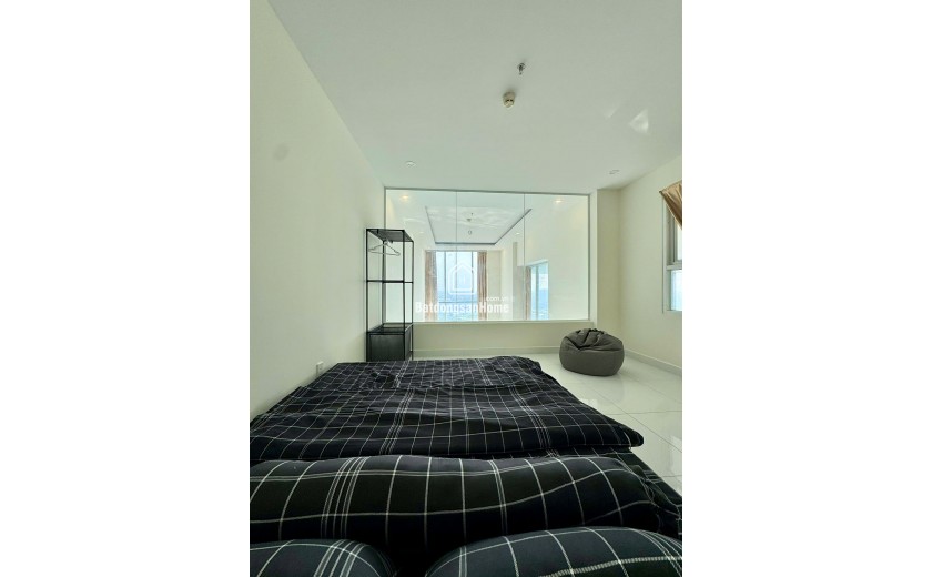 GẤP Em đang cần cho thuê gấp căn hộ 3pn rộng 300m2