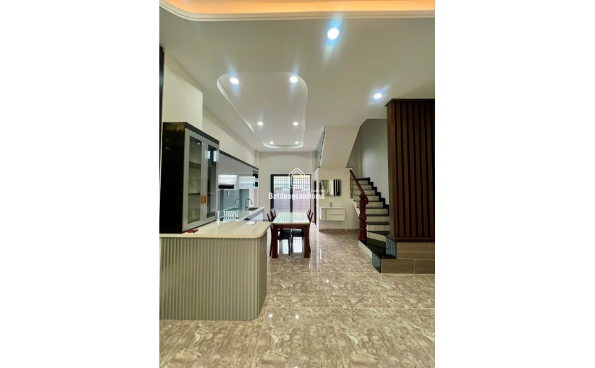 Bán nhà đườg 160 , Tăng Nhơn Phú A, Q9, Thủ Đức, TP HCM. DT 76m2, 3 tầng. Giá 6.7 tỷ, SHR - 0933125879