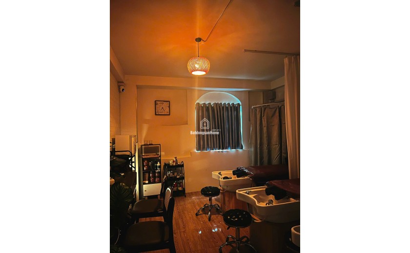 Chuyển về nhà làm nên cần sang nhượng lại toàn bộ tiệm nail và gội đầu dưỡng sinh, mi