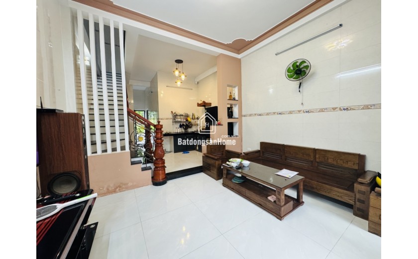 Bán nhà 2 tầng đường Nguyễn Duy Trinh 135m2 – tặng lô đất – giá 6 tỷ