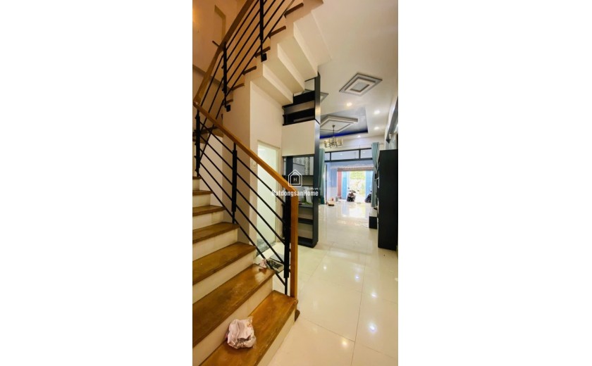 Bán nhà đường 176, Phước Long A, Q9, Thủ Đức, TP HCM. DT 94m2, 5 tầng, SH. Giá 11.9 tỷ