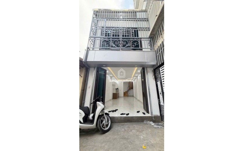 Chính chủ bán nhà 2 tầng mặt ngõ Giải Phóng , ô tô đỗ cửa