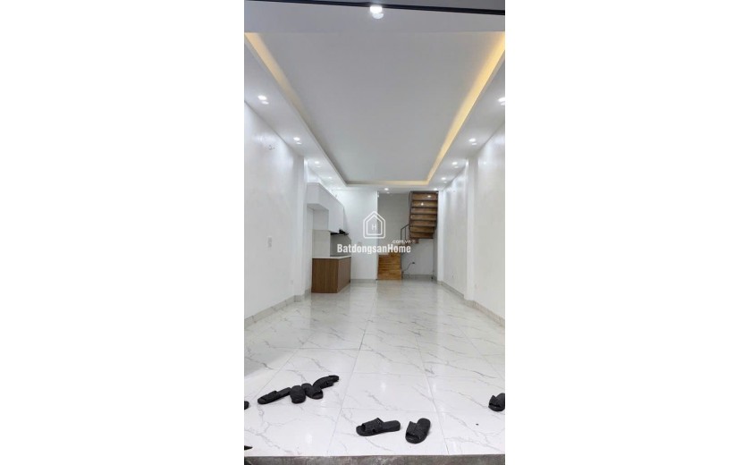 Chính chủ bán nhà 2 tầng mặt ngõ Giải Phóng , ô tô đỗ cửa