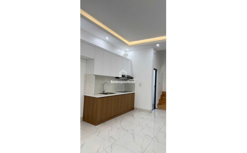 Chính chủ bán nhà 2 tầng mặt ngõ Giải Phóng , ô tô đỗ cửa