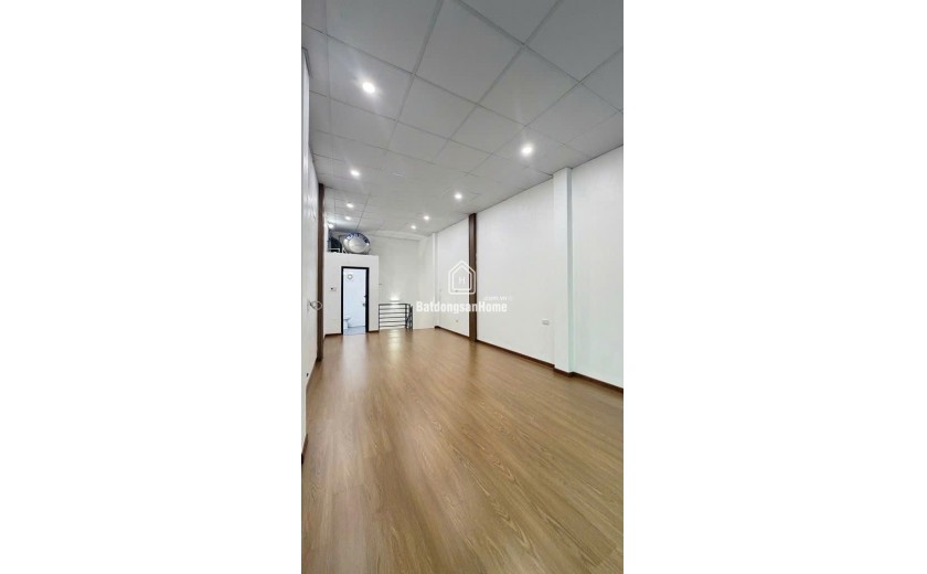 Chính chủ bán nhà 2 tầng mặt ngõ Giải Phóng , ô tô đỗ cửa