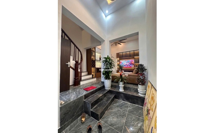 NHỈNH 8.x TỶ SIÊU PHẨM NHÀ MỚI - LÔ GÓC - TRUNG TÂM HAI BÀ TRƯNG - MINH KHAI 5 TẦNG 3 NGỦ