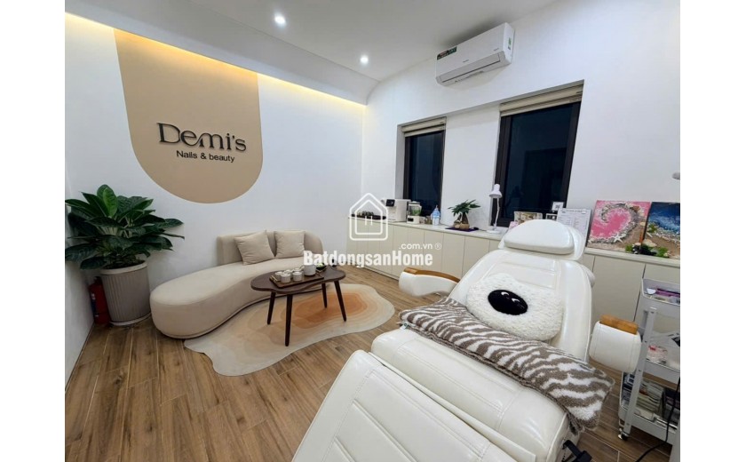 Do công việc cá nhân quá bận rộn, không có thời gian trực tiếp quản lý và chăm sóc tiệm