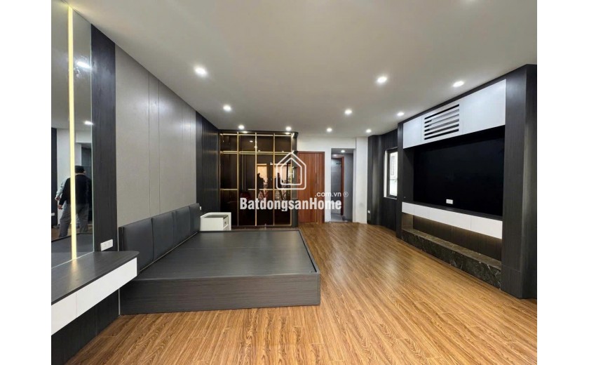 Bán nhà Lệ Mật, Việt Hưng, 70m2, sân vườn, 2 thoáng, full nội thất, 12,8 tỷ