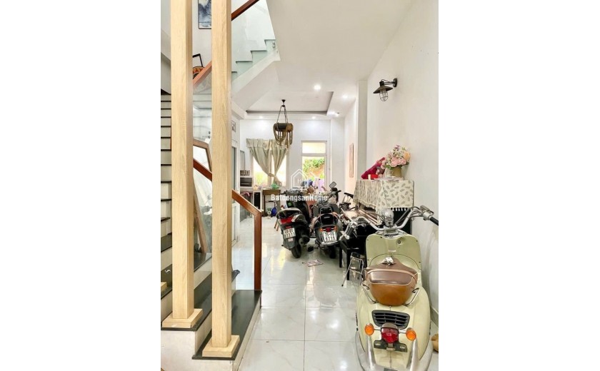 Bán nhà đường số 12, Phường Hiệp Bình Phước, Thủ Đức, TP HCM. DT 76m2, 3 tầng, 3PN - Sổ Hồng. Giá  6.75  tỷ.