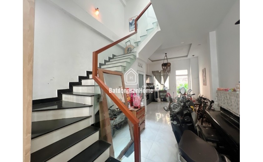 Bán nhà đường số 12, Phường Hiệp Bình Phước, Thủ Đức, TP HCM. DT 76m2, 3 tầng, 3PN - Sổ Hồng. Giá  6.75  tỷ.