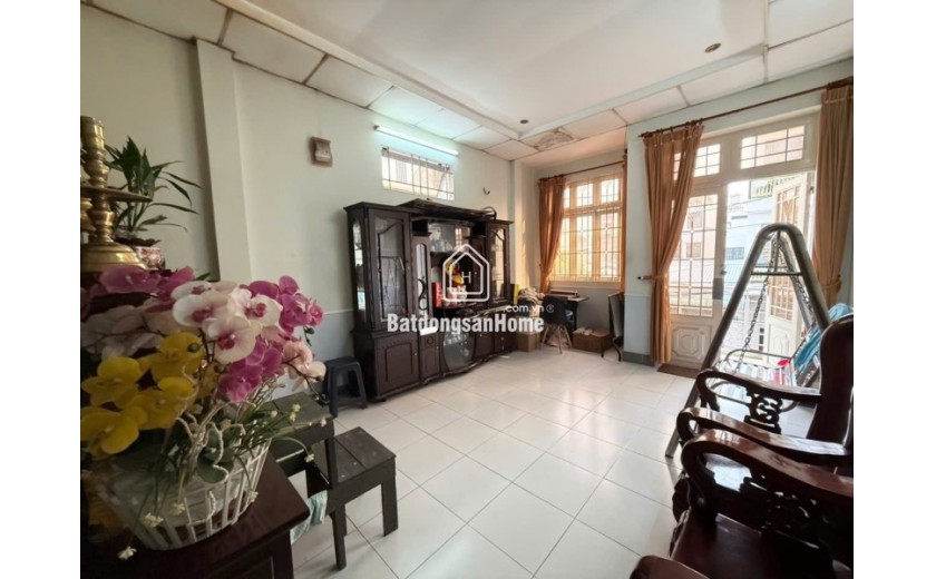 Bán nhà mặt tiền đường số 4,  Phước Bình, Q9, Thủ Đức, TP HCM. DT 98m2, 2 tầng. Giá 10.1 tỷ, SHR - 0933125879.