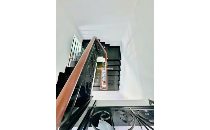 Quận 7 - Nhà đẹp - 74m2 - hẻm ô tô - Chính chủ 1 đời - 3 tầng - 9.8 Tỷ