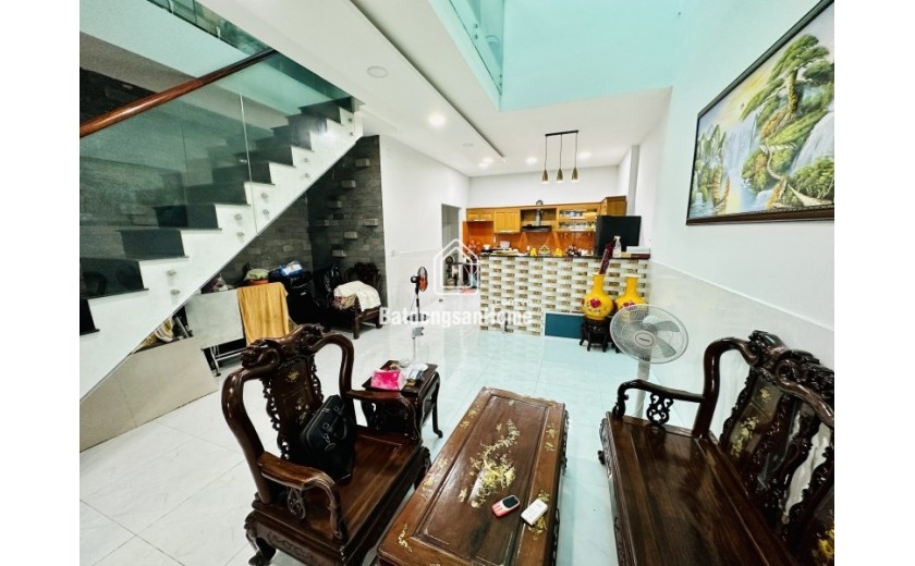 Bán nhà đường số 9, Hiệp Bình Chánh, Thủ Đức, TP HCM. DT 90m2, 3 tầng. Giá 9.25 tỷ.