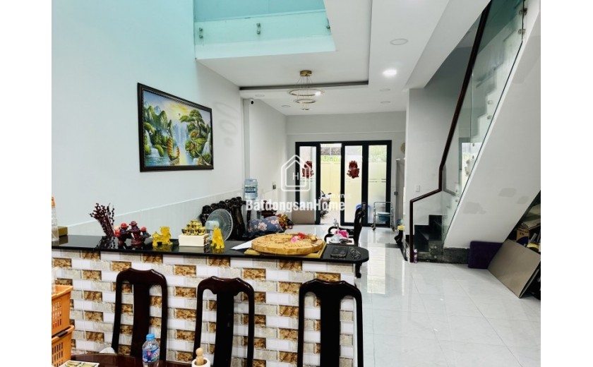 Bán nhà đường số 9, Hiệp Bình Chánh, Thủ Đức, TP HCM. DT 90m2, 3 tầng. Giá 9.25 tỷ.