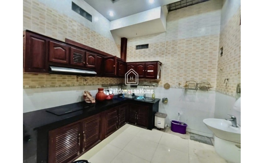 Bán nhà đường số 9, Phường Linh Trung, Thủ Đức, TP HCM. DT 105m2, 4 tầng, 8PN. Giá 9.5 tỷ, SHR