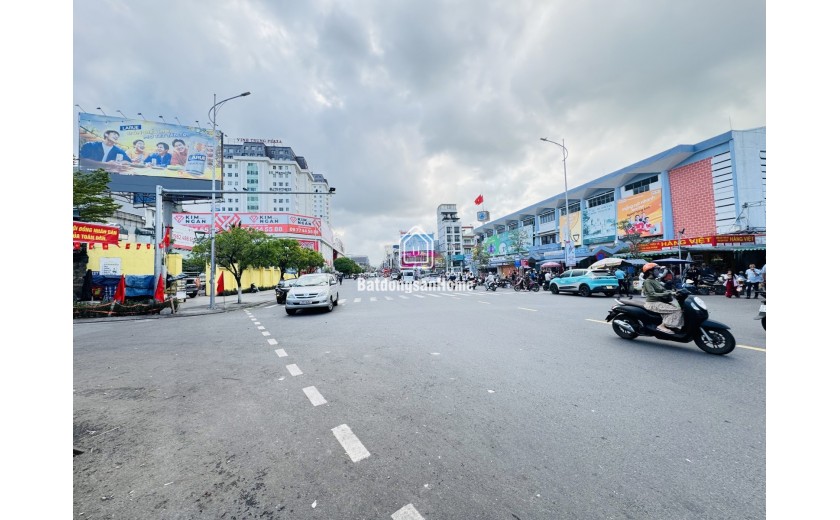 Bán nhà 3 tầng mặt tiền Hùng Vương Hải Châu Đà Nẵng, DT 34.6m2, vị trí kinh doanh giá 10 tỷ