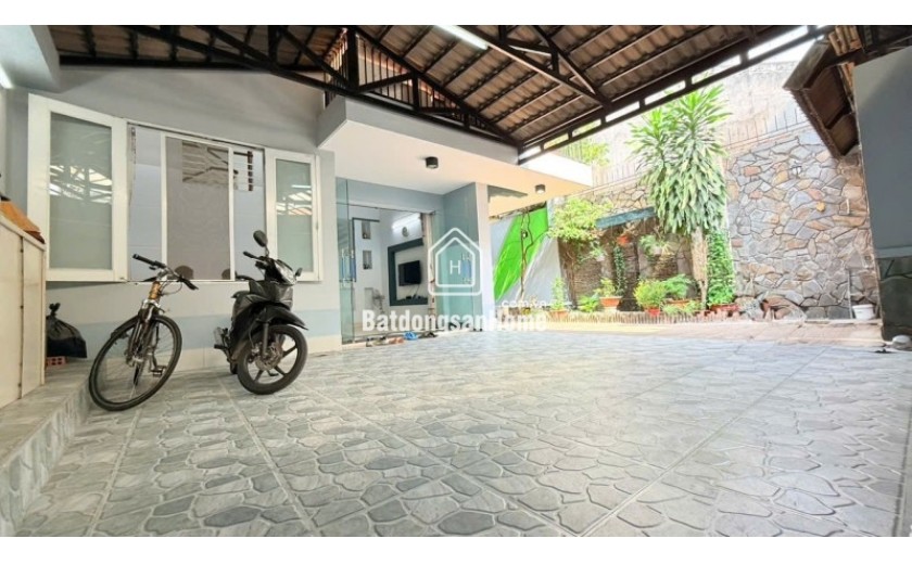 Bán biệt thự sân vườn đường só 38, Phường Hiệp Bình Chánh, Thủ Đức, TP HCM DT 170m2, 3 tầng. Giá 15.8 tỷ,  SH, 0933125879